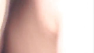 十幾歲的女孩性交在一個年輕的貓，並允許吮吸雞巴色情