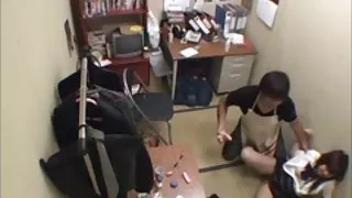 紅發蕩婦亂搞亂在院子裡的朋友在家裡色情片