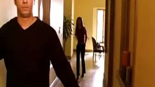 嬌小的黑髮亂搞巨大的男人色情