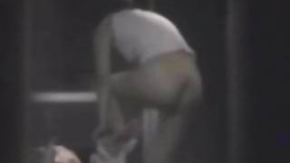 女按摩師做了出色的口交色情片