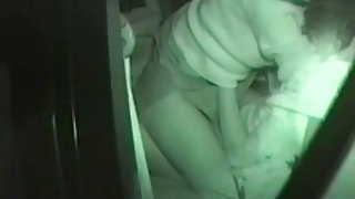 跳躍在她的丈夫的陰莖色情的紋身花刺紋身花刺