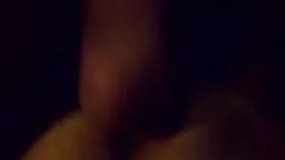 醒來，乾了他的黑髮色情美女
