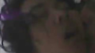 小雞抓住了一個男人，嘲笑他就像她想要色情片