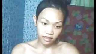 女僕和她的朋友以BDSM色情的風格穿著兩個樹幹