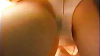 女同性戀年輕人推著色情玩具