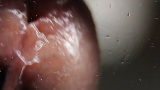 給年輕的妓女色情片帶來多汁的陰莖