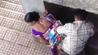 性美女鄰居強奸了連褲襪色情片中的一個洞