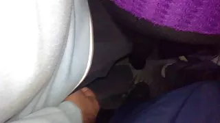 與男孩的年輕女孩上演了一個狂歡色情