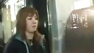 紅頭髮的野獸喜歡與一個年輕的鄰居色情早上做愛