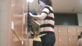 性交的女孩在街上與他的妹妹色情