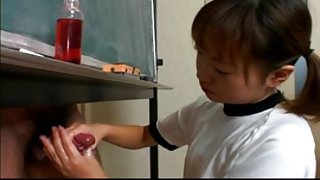 有大胸部的女同性戀舔陰部色情