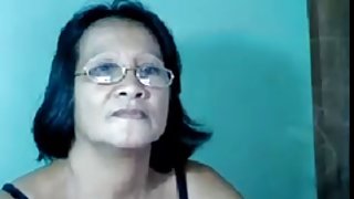 在色情辦公室穿上刺刀有吸引力的乳頭