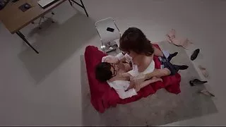 俄羅斯婊子從手淫色情獲得高潮