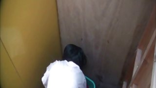 爸爸找到了他的女兒手淫，並搞砸了她的色情片