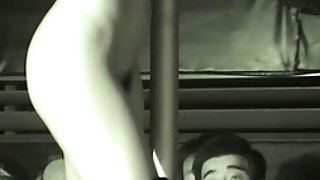 充滿激情的性愛與一個年輕的金發女孩與剃光貓色情