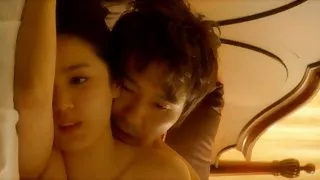 男按摩師在她的陰部色情性交俄羅斯女朋友